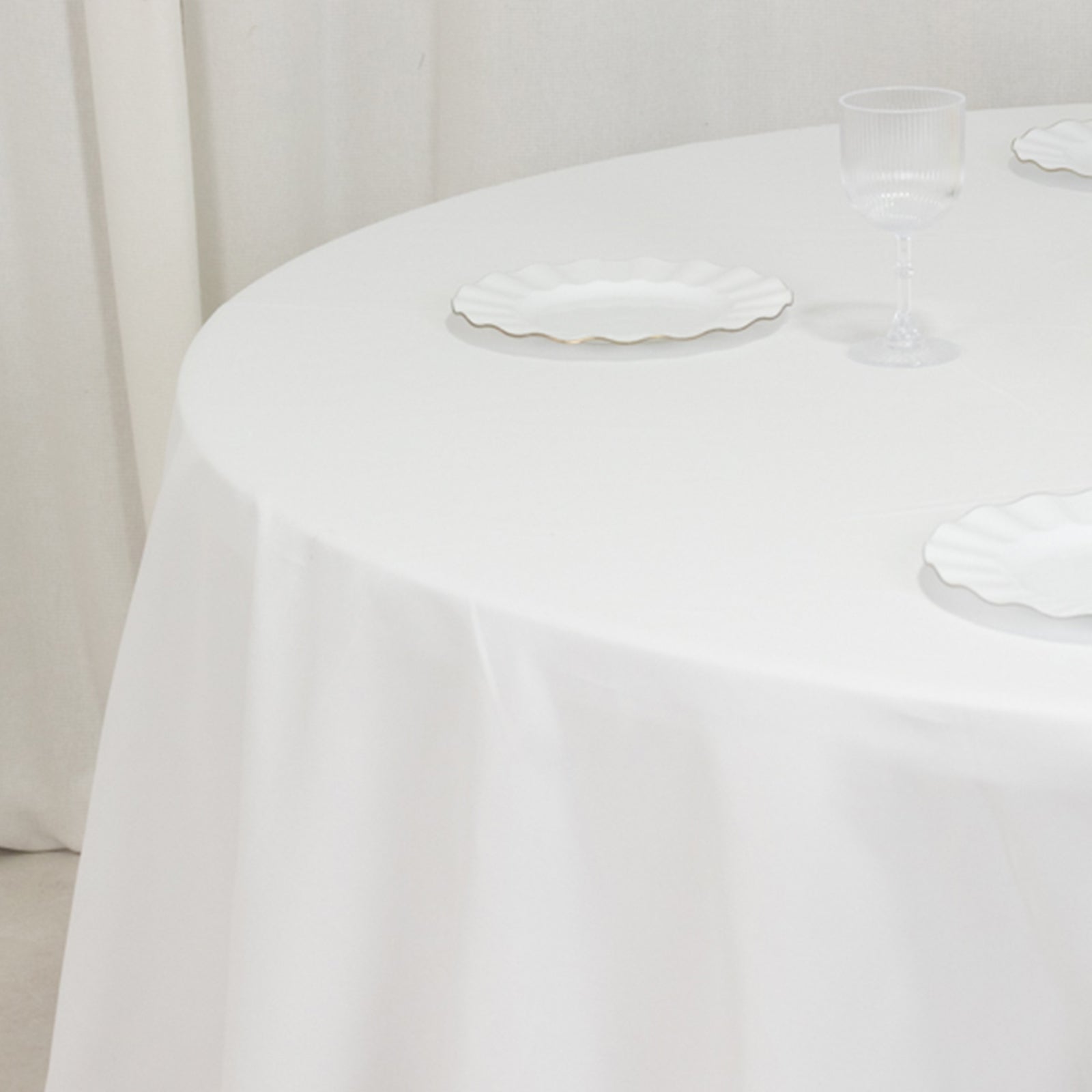 Cotton Blend 120" Round Tablecloth White - Seamless Wrinkle-Resistant Design for Upscale Occasions