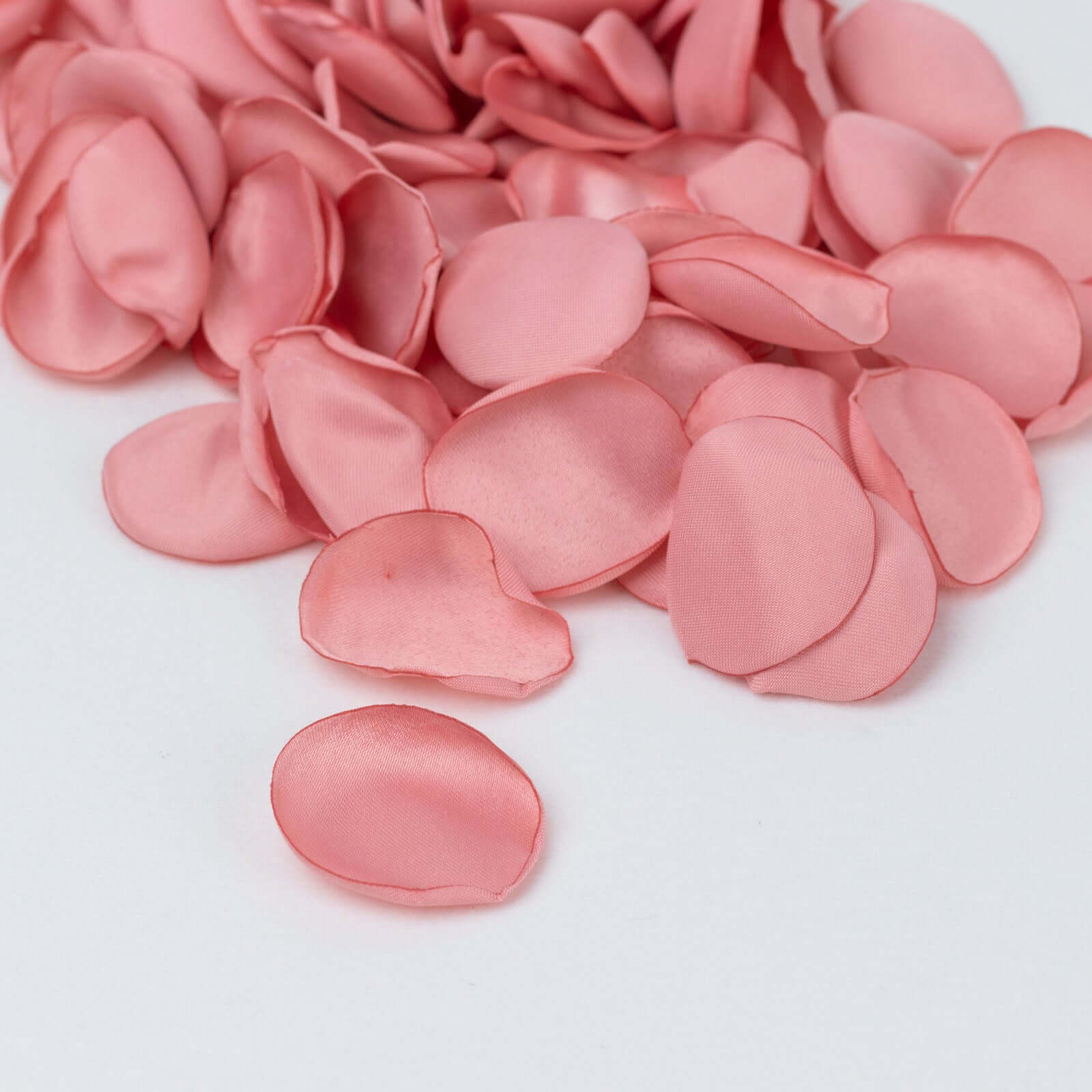 400-Pack Rose Petals Life-Like Flower Confetti Dusty Rose Matte Silk Round - Perfect for Event Tables 2"