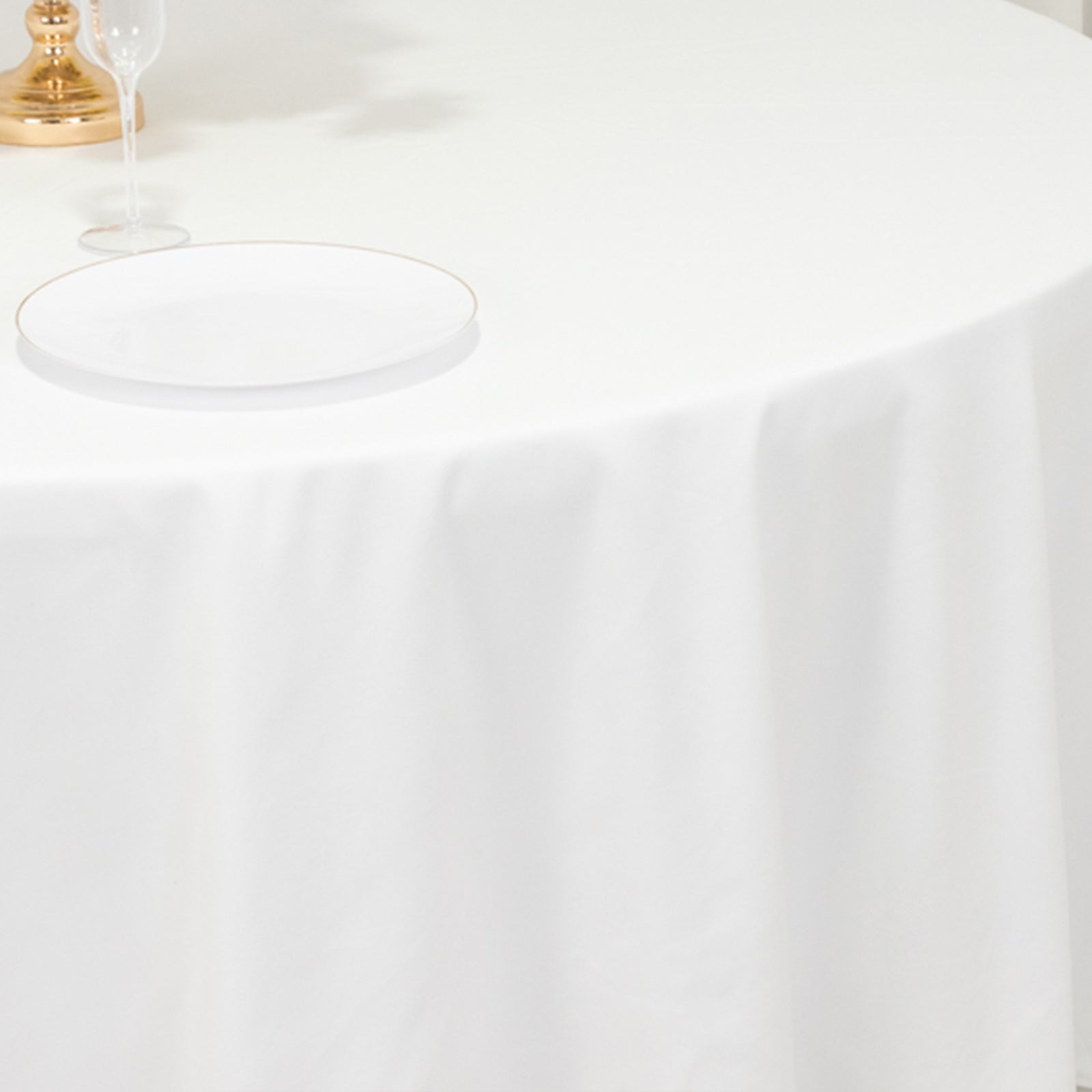 Cotton Blend 108" Round Tablecloth White - Wrinkle-Resistant Design for Versatile Table Settings