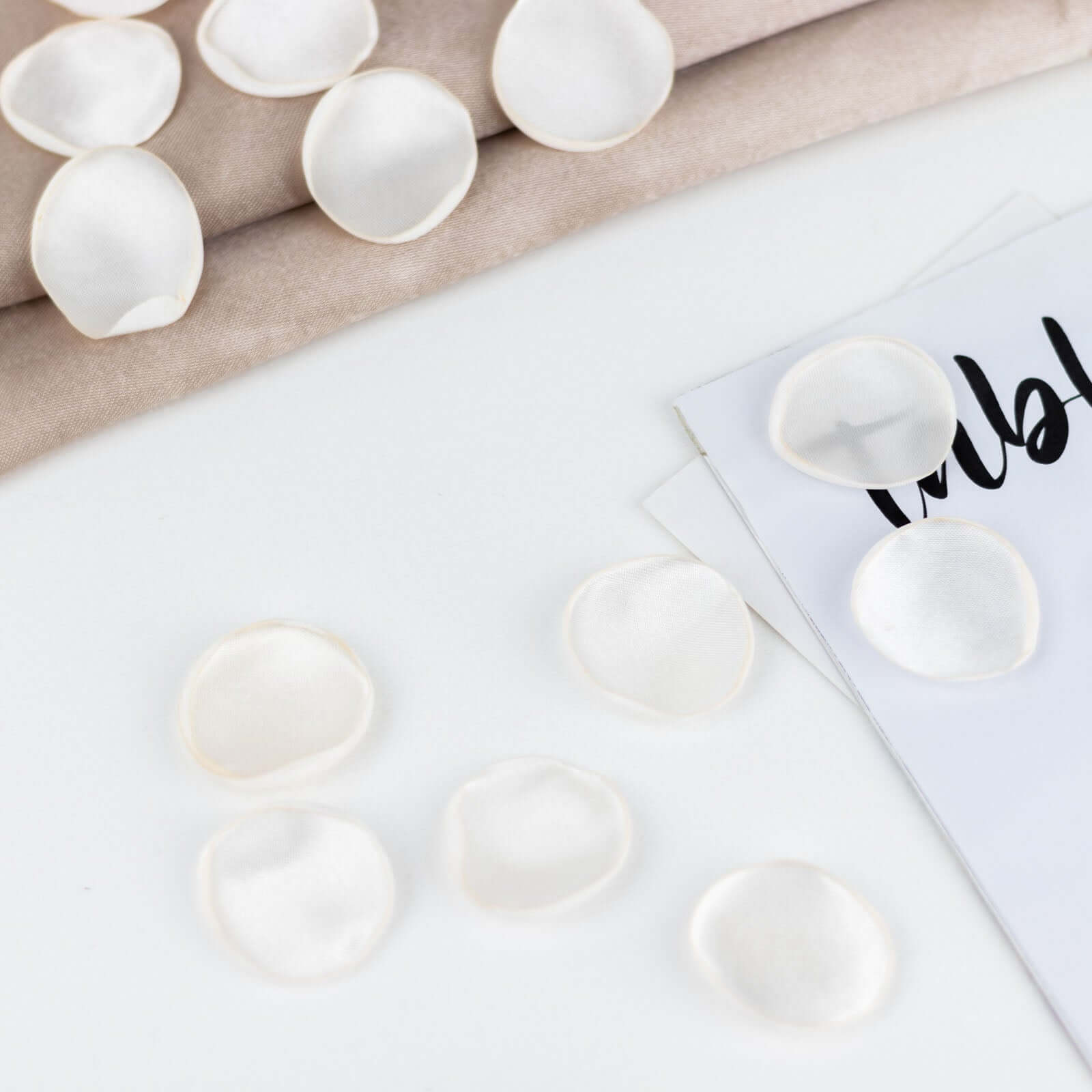 400-Pack Rose Petals Life-Like Flower Confetti Shiny Ivory Silk Round - Perfect for Event Tables 2"