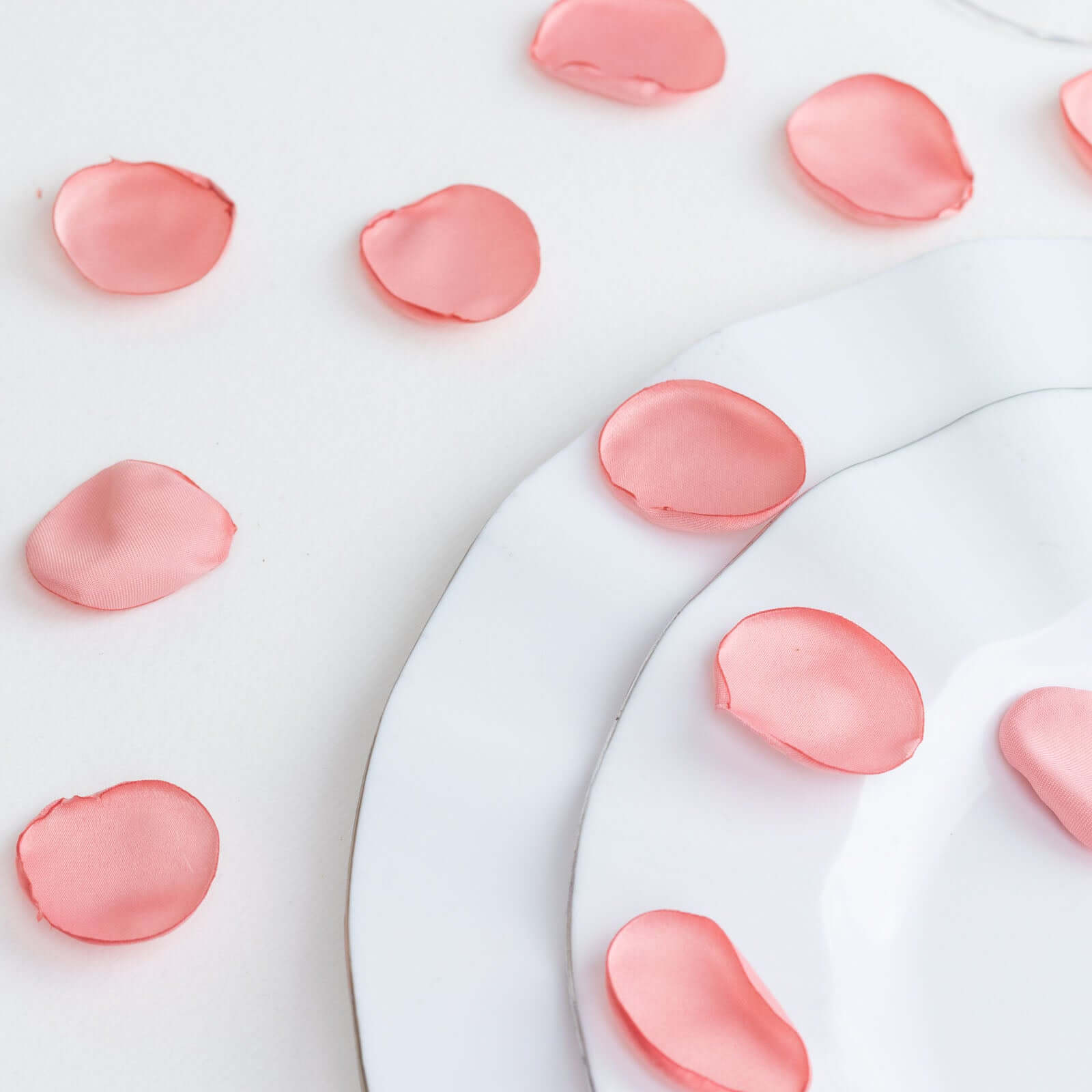 400-Pack Rose Petals Life-Like Flower Confetti Dusty Rose Matte Silk Round - Perfect for Event Tables 2"
