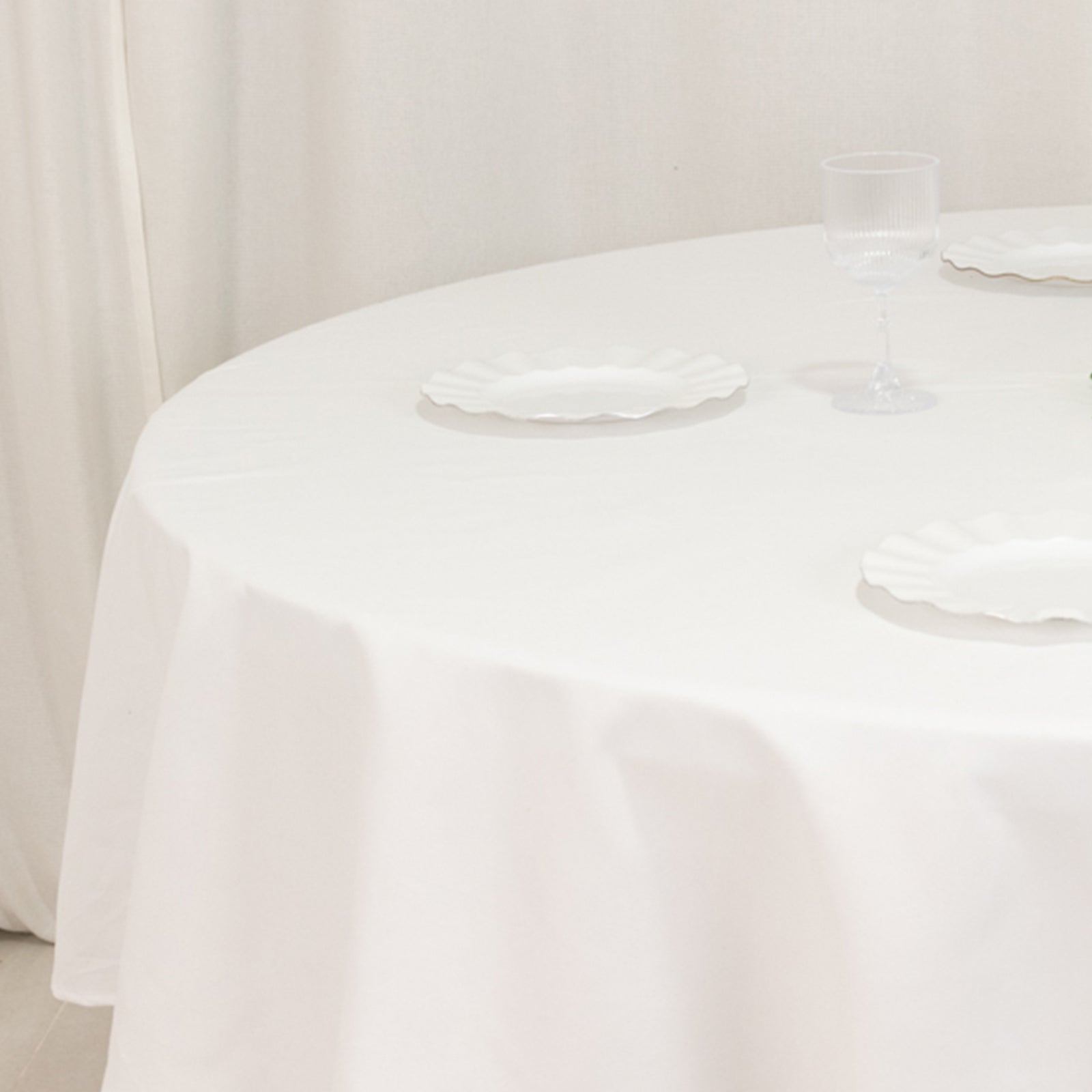 Cotton Blend 90" Round Tablecloth White - Wrinkle-Resistant Design for Versatile Settings